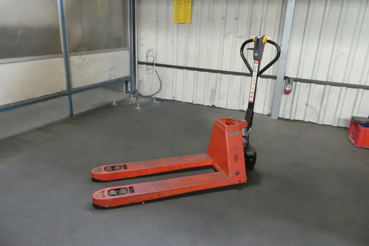 Schefer - Elektro-Hubwagen Tragkraft: max. 1800 kg / Baujahr: 2022